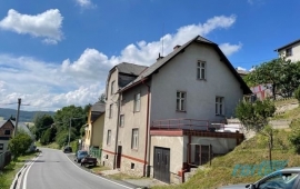 Dvougenerační dům s garáží v Hrabenově